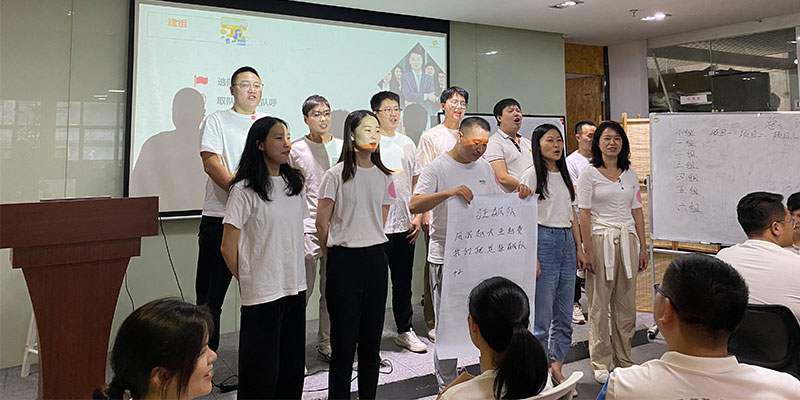 赫名視顯室內(nèi)拓展《凝聚力量，高效協(xié)作》